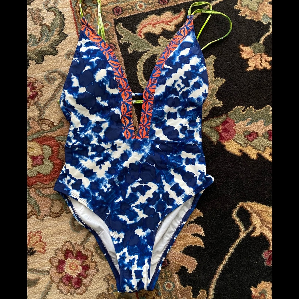 La Blanca one piece never worn but no tags